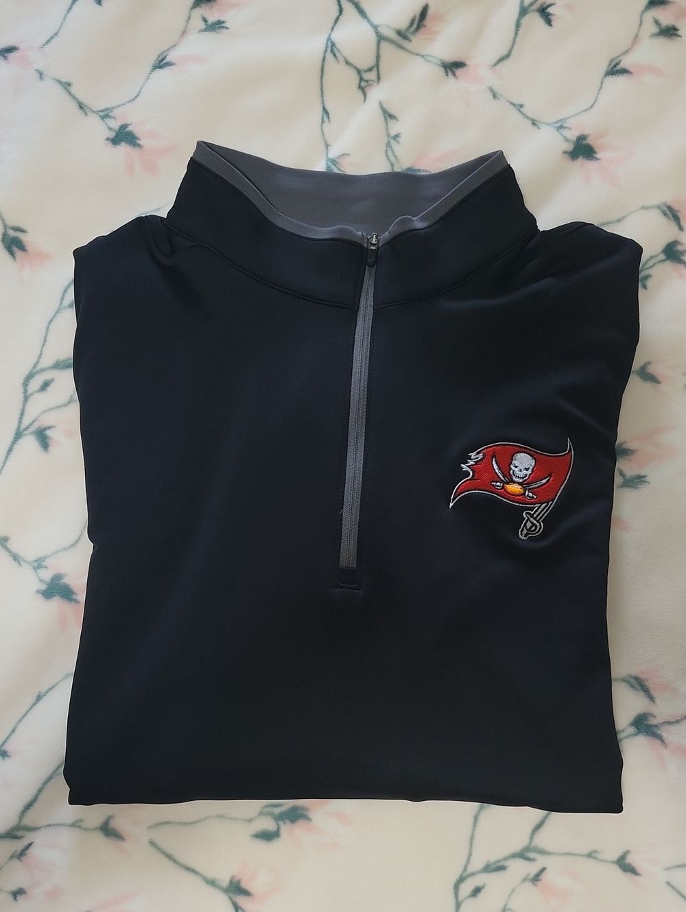 Nike Tampa Bay Bucs 1/4 Zip Pull Over Shirt